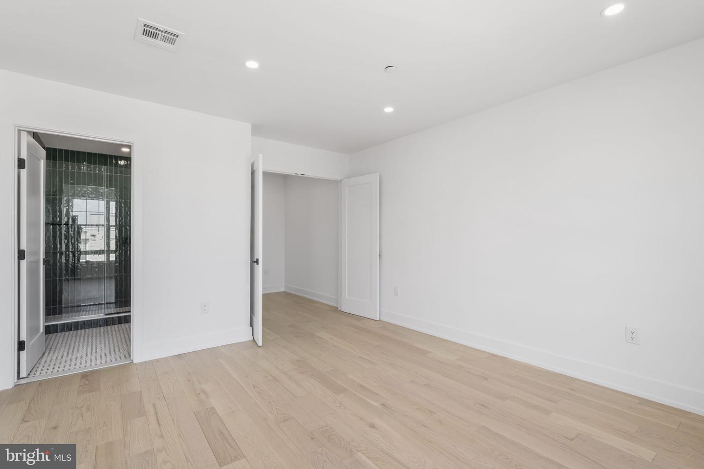 2552 E Somerset St Property Photo 39