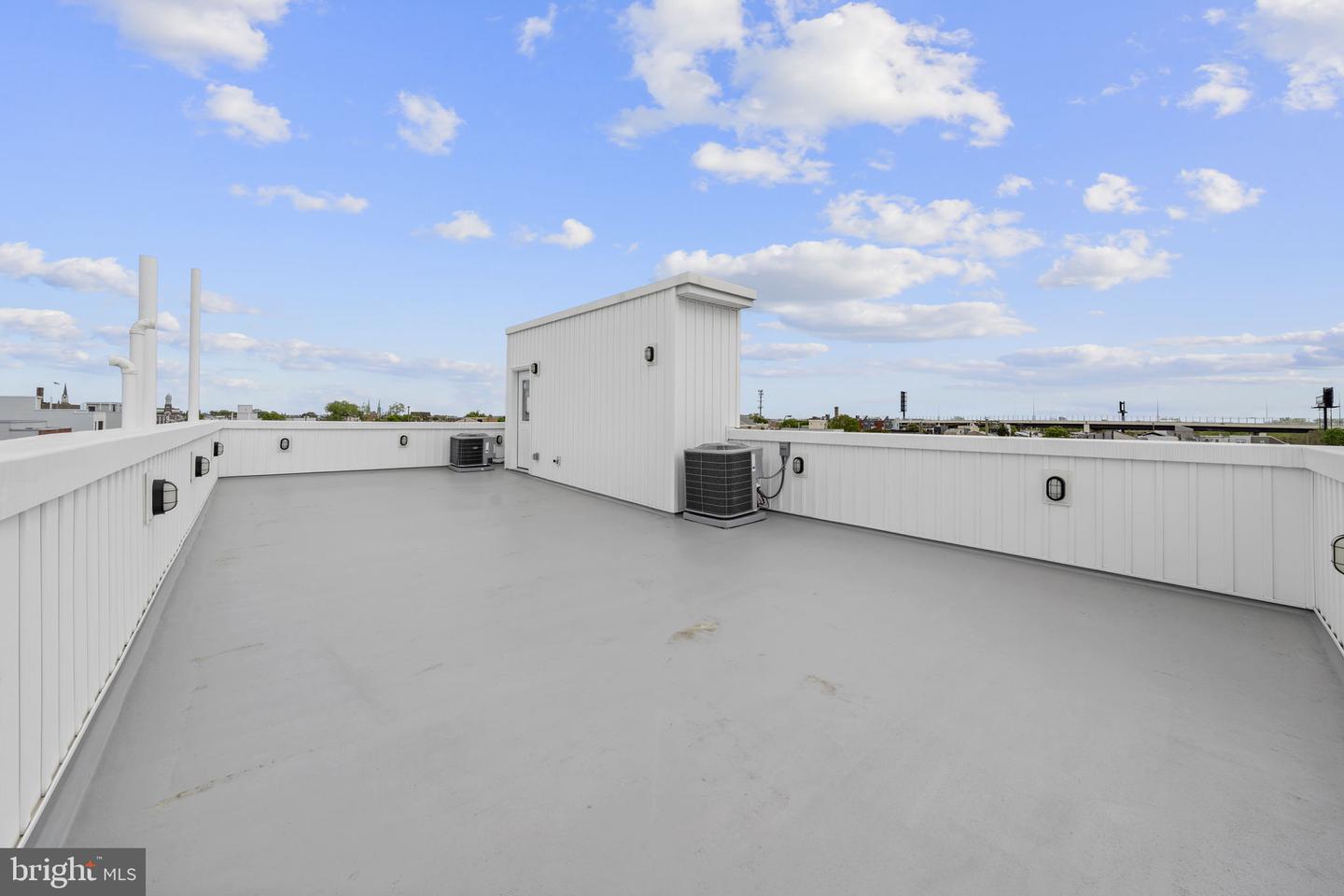 2552 E Somerset St Property Photo 51