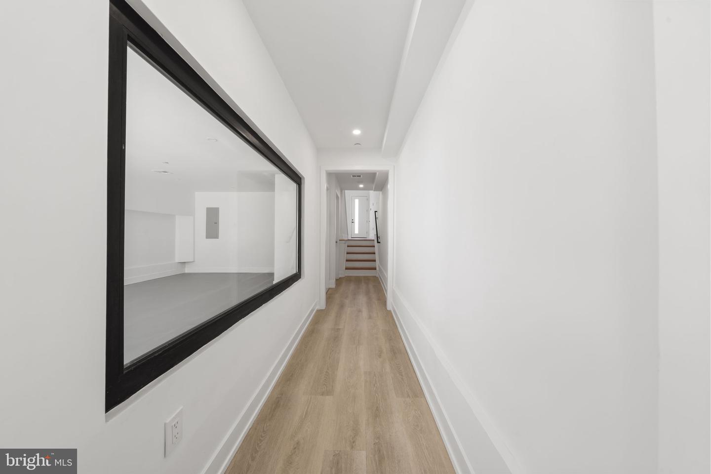 2552 E Somerset St Property Photo 57