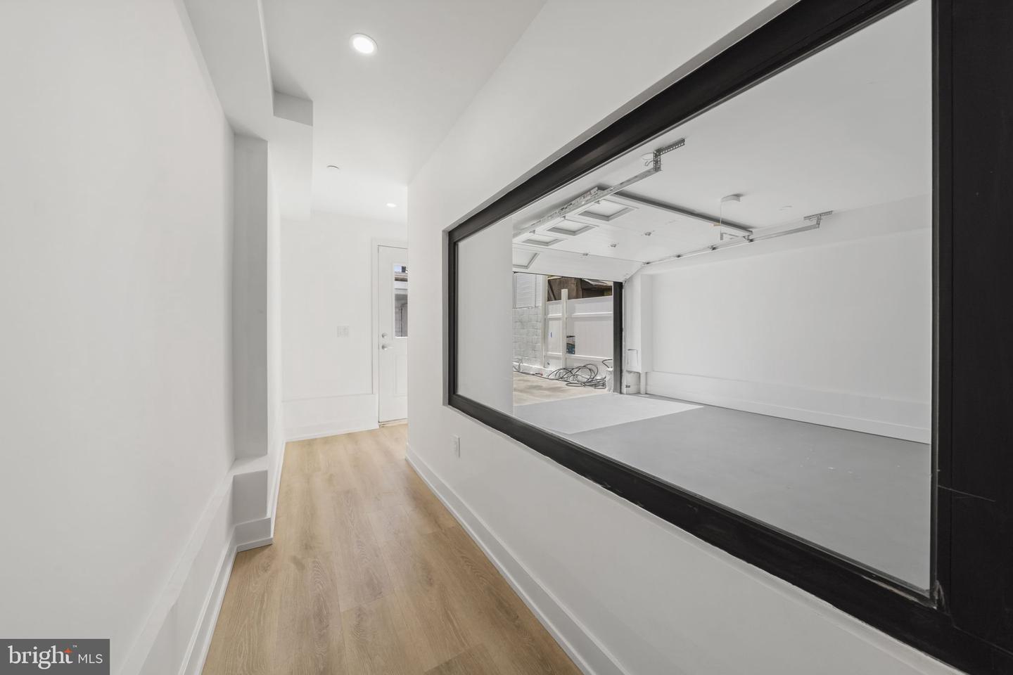 2552 E Somerset St Property Photo 58