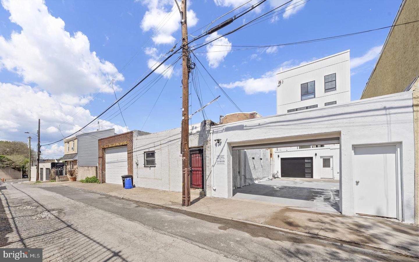 2552 E Somerset St Property Photo 62