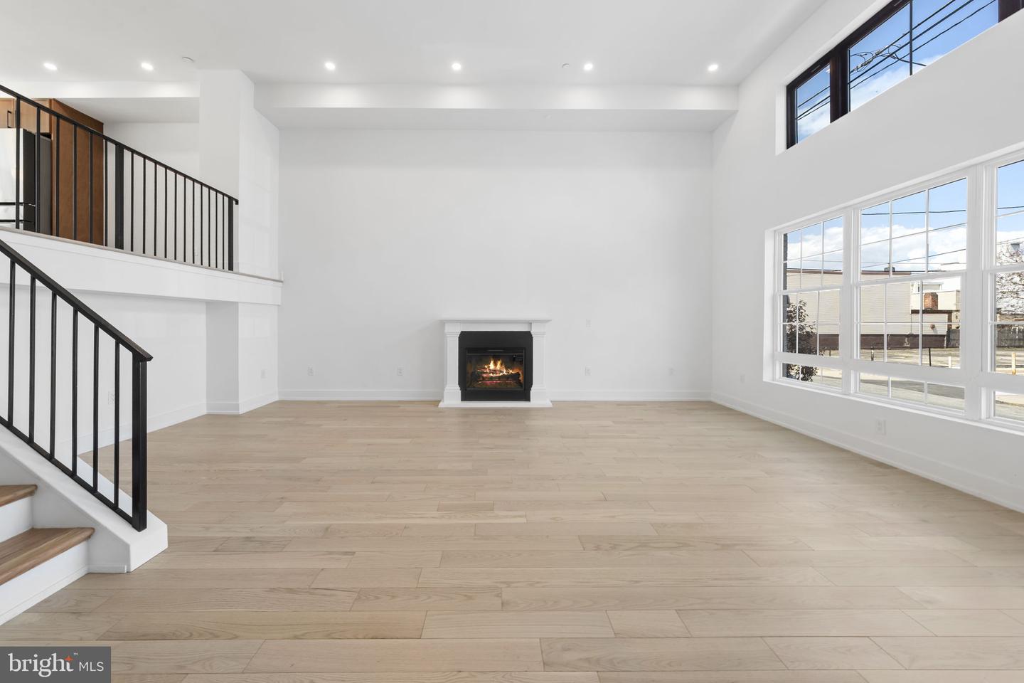 2552 E Somerset St Property Photo 67