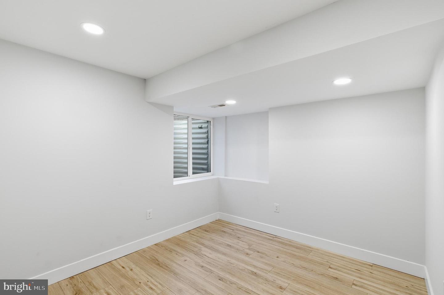 1448 N Myrtlewood St Property Photo 14