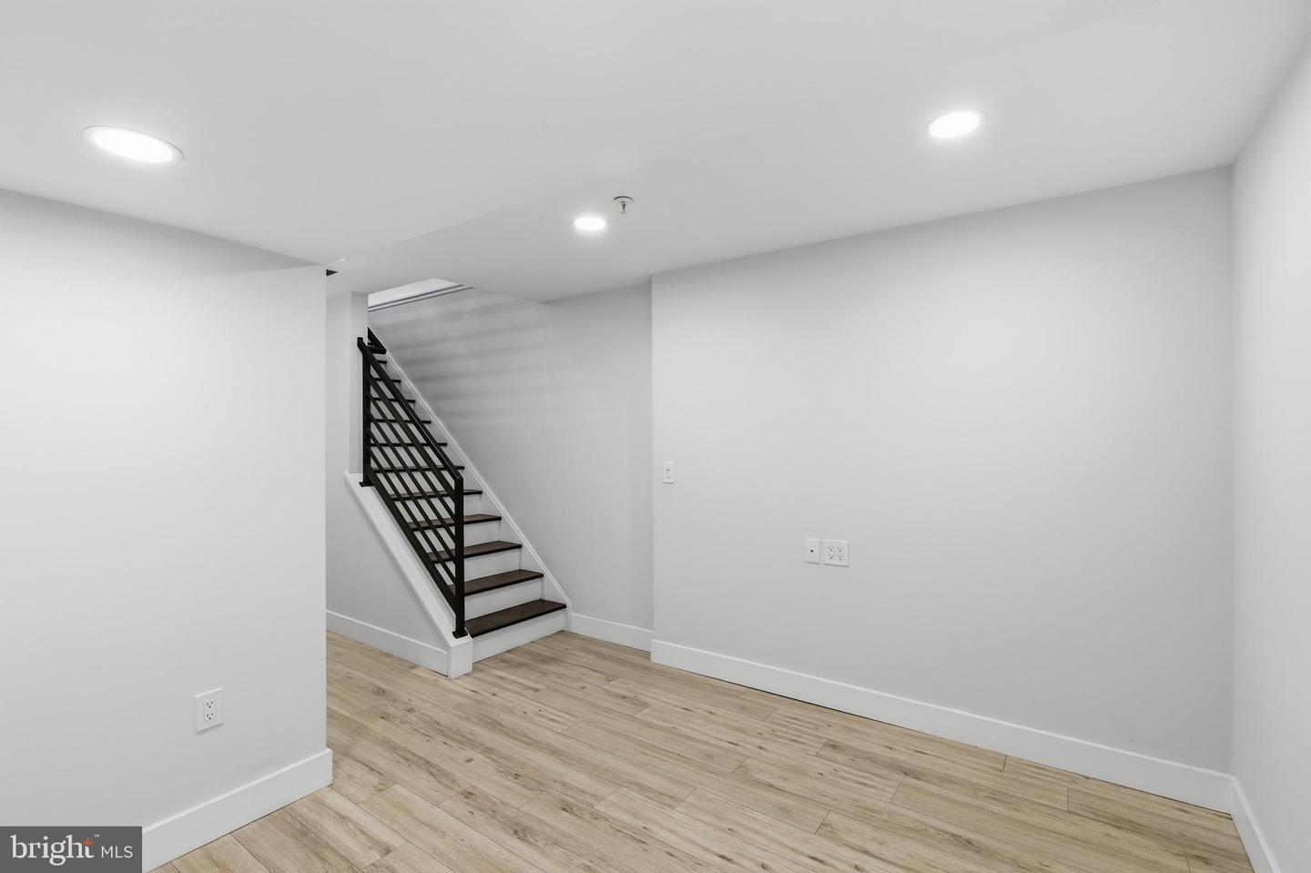 1448 N Myrtlewood St Property Photo 15
