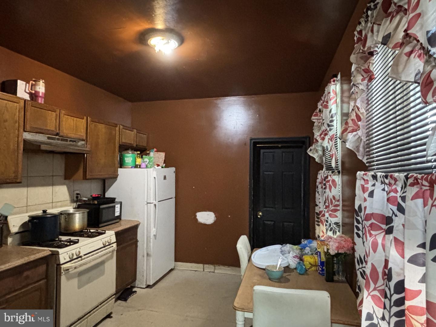 1836 Harrison St Property Photo 4