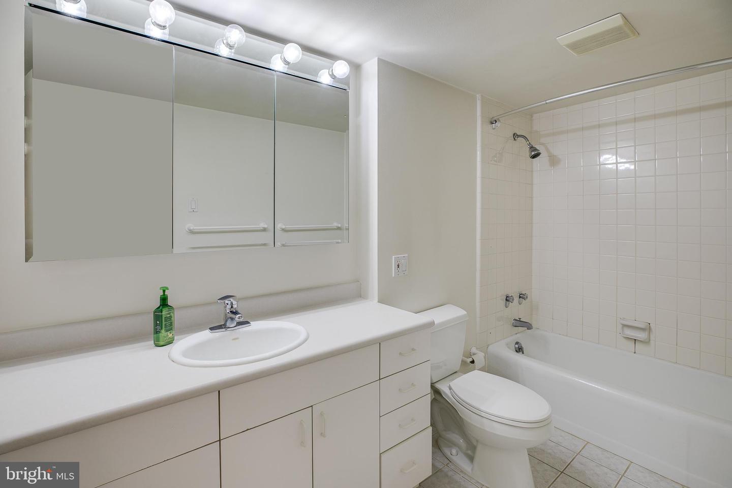 604 S Washington Sq #3105 Property Photo 11