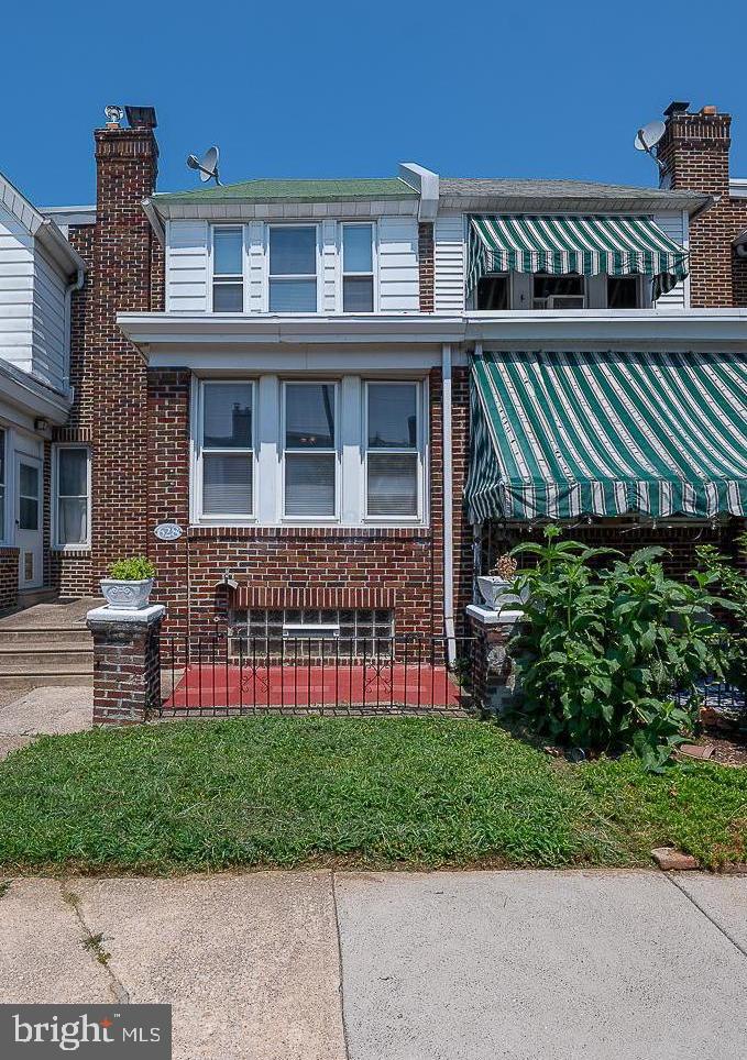 628 Gerhard St Property Photo 2