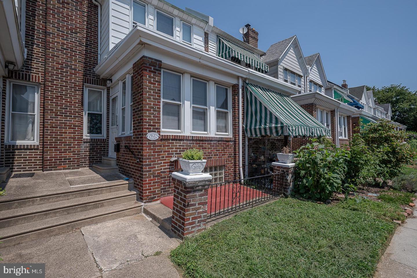 628 Gerhard St Property Photo 3
