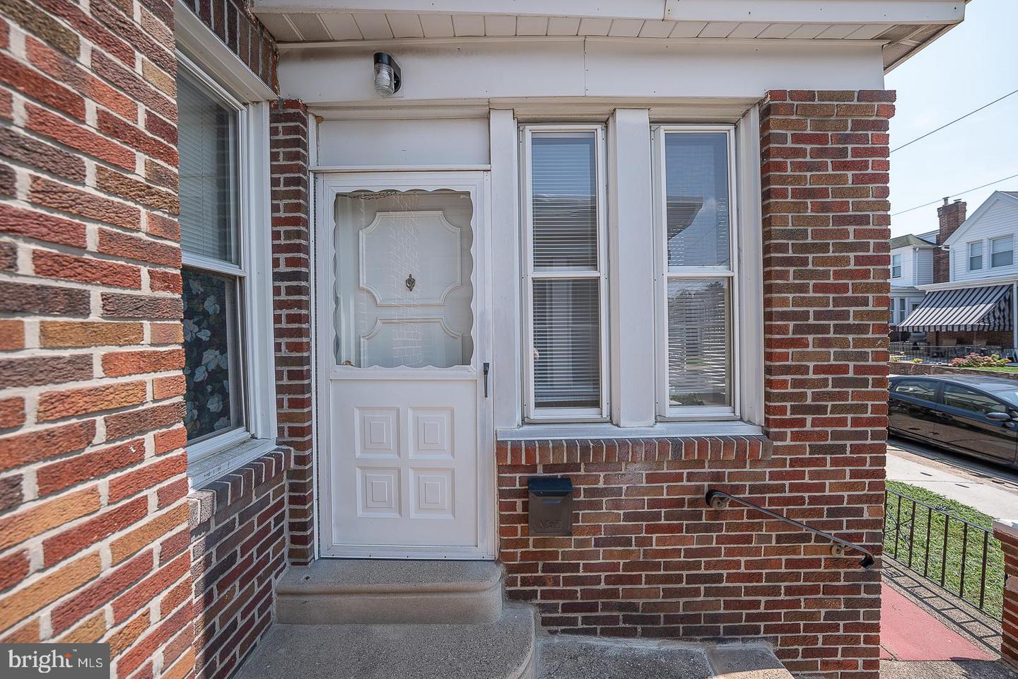 628 Gerhard St Property Photo 4