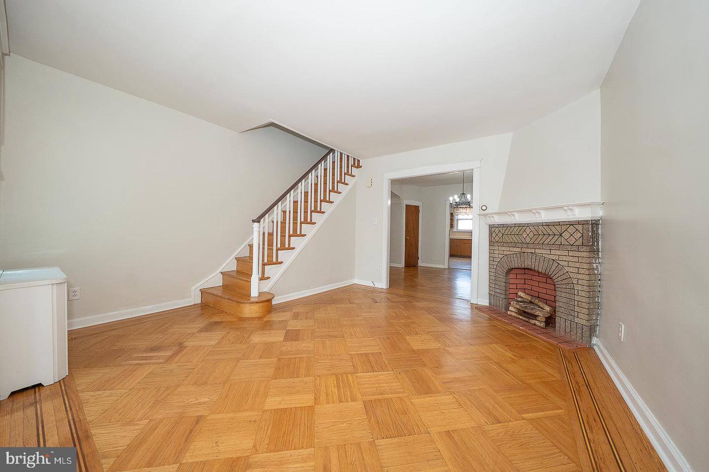 628 Gerhard St Property Photo 6