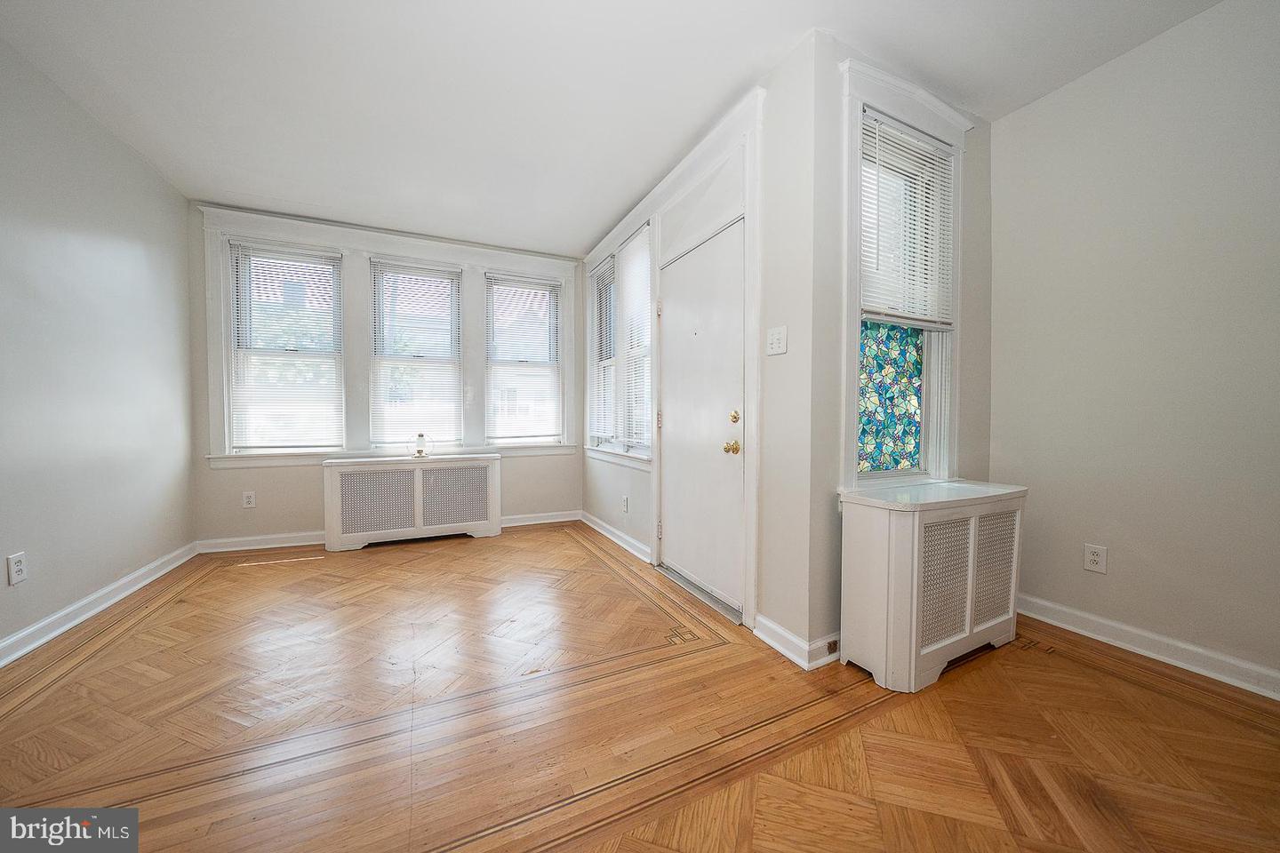 628 Gerhard St Property Photo 8