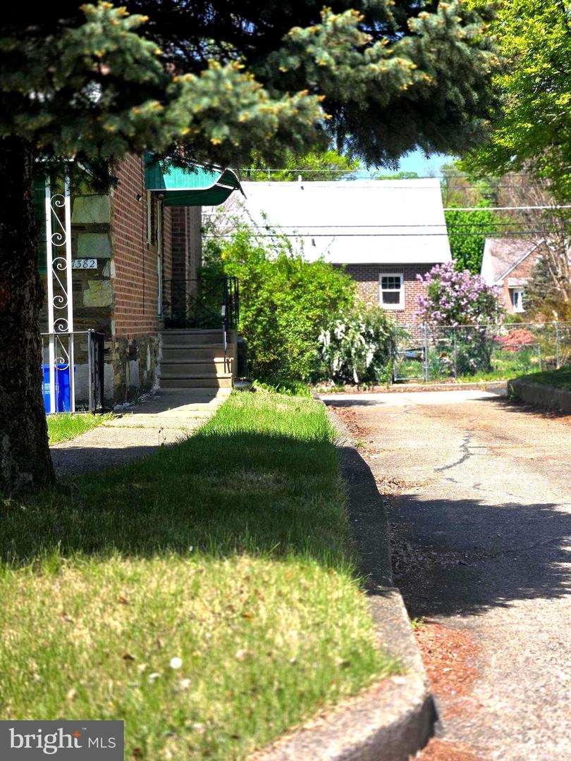 7382 Shelbourne St Property Photo 3