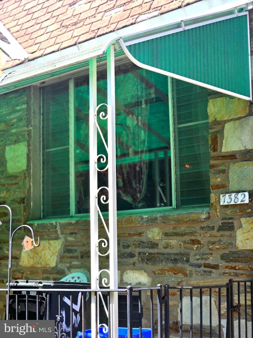 7382 Shelbourne St Property Photo 5
