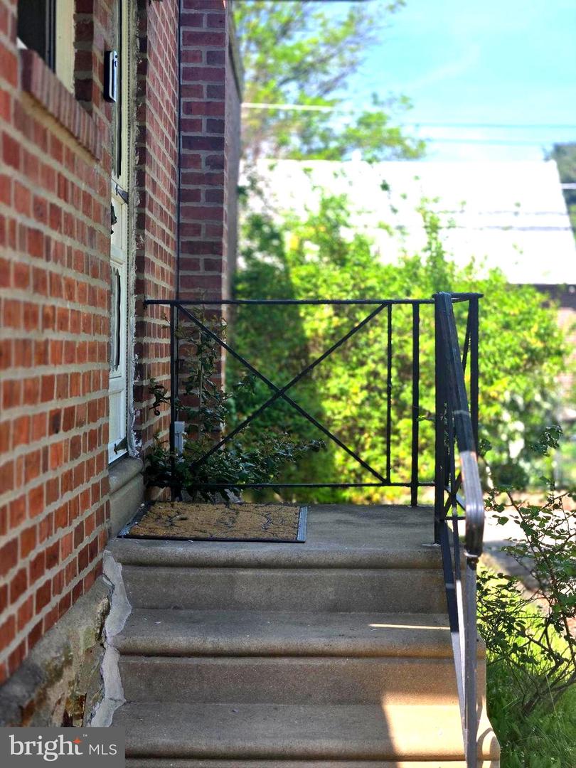 7382 Shelbourne St Property Photo 6
