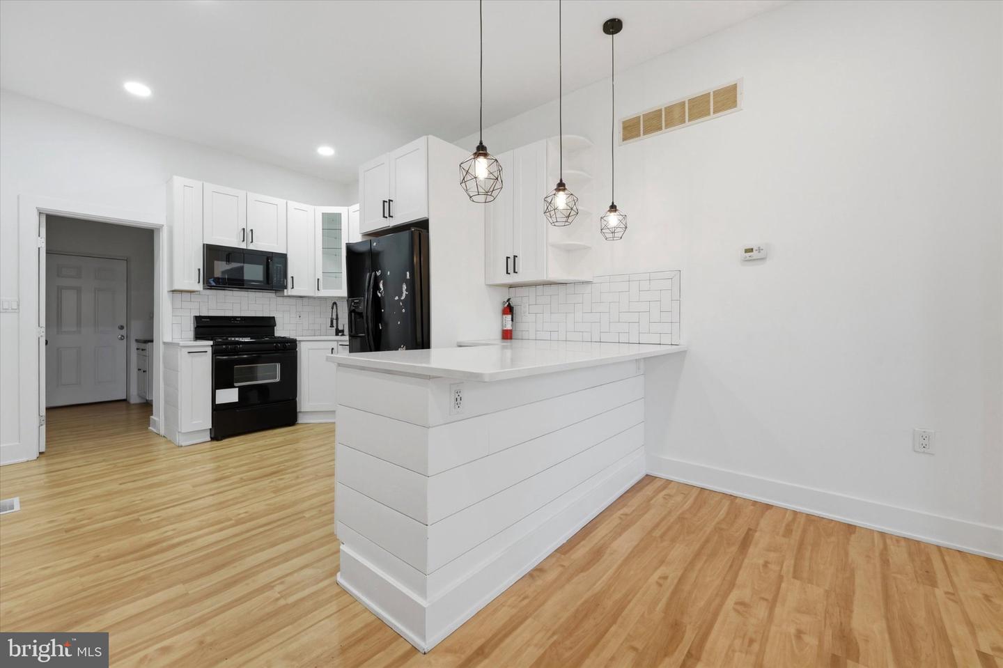 2512 W SERGEANT ST Property Photo 1