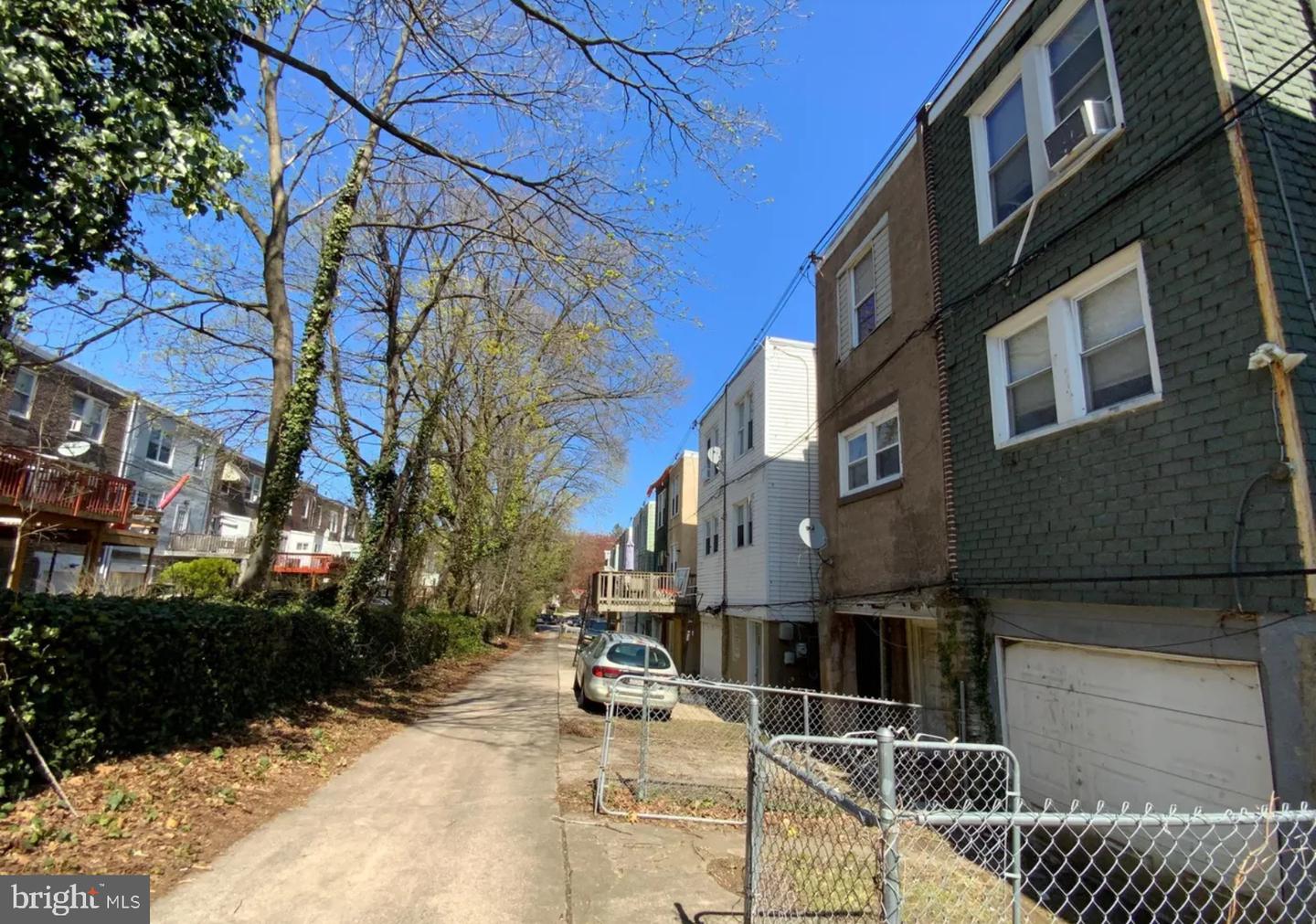 427 E Sharpnack St Property Photo 16