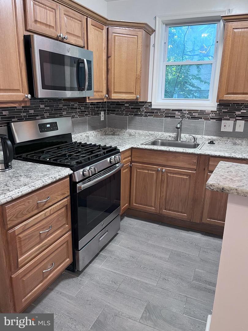 1643 W Toronto St Property Photo 4