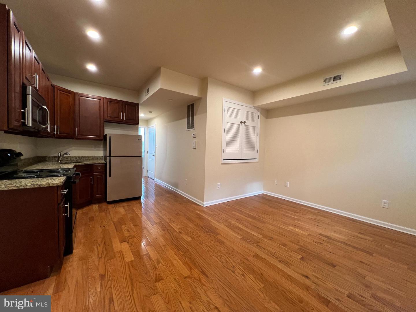 1516 W Diamond St #d Property Photo 3