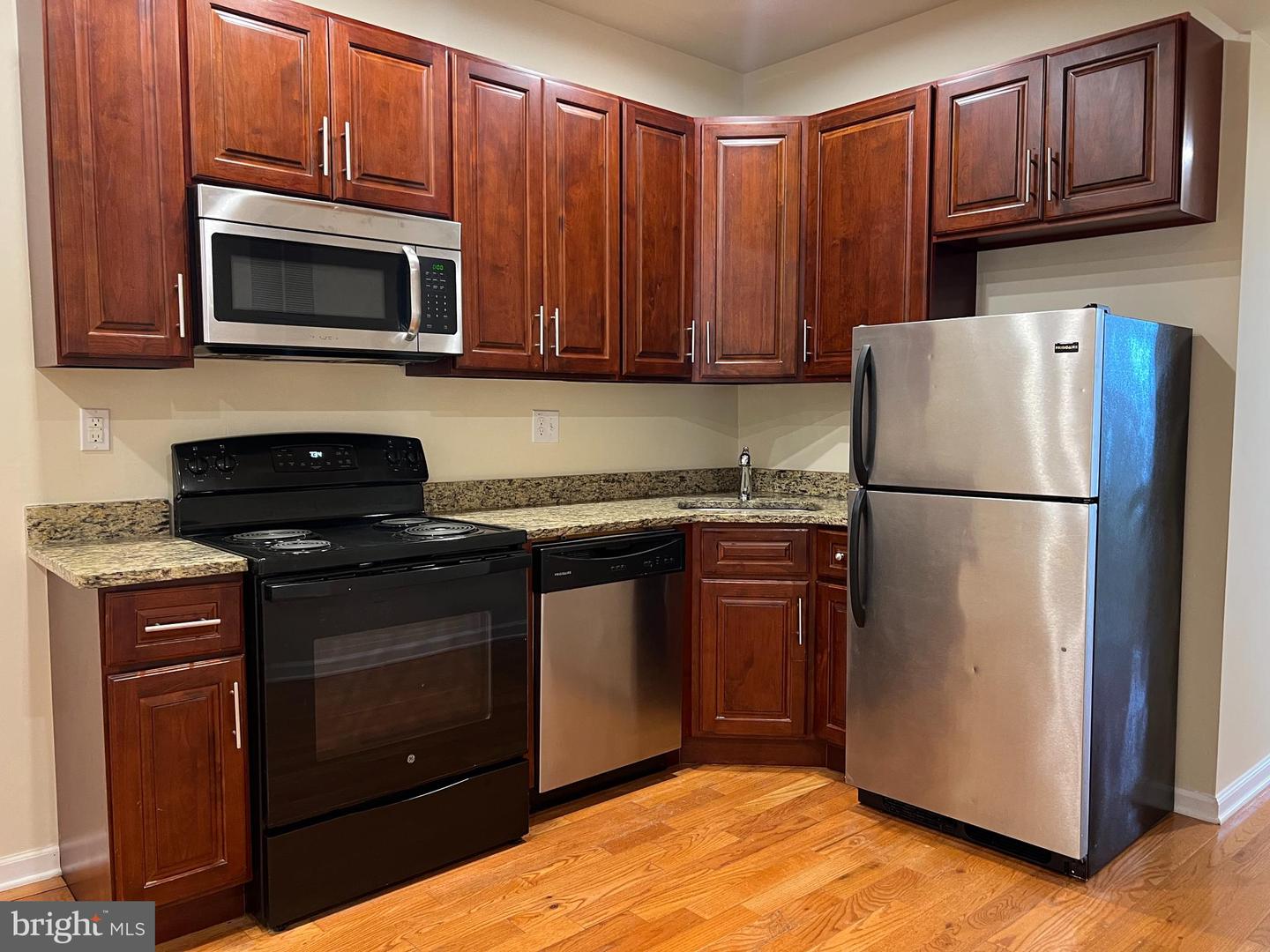 1516 W Diamond St #d Property Photo 4