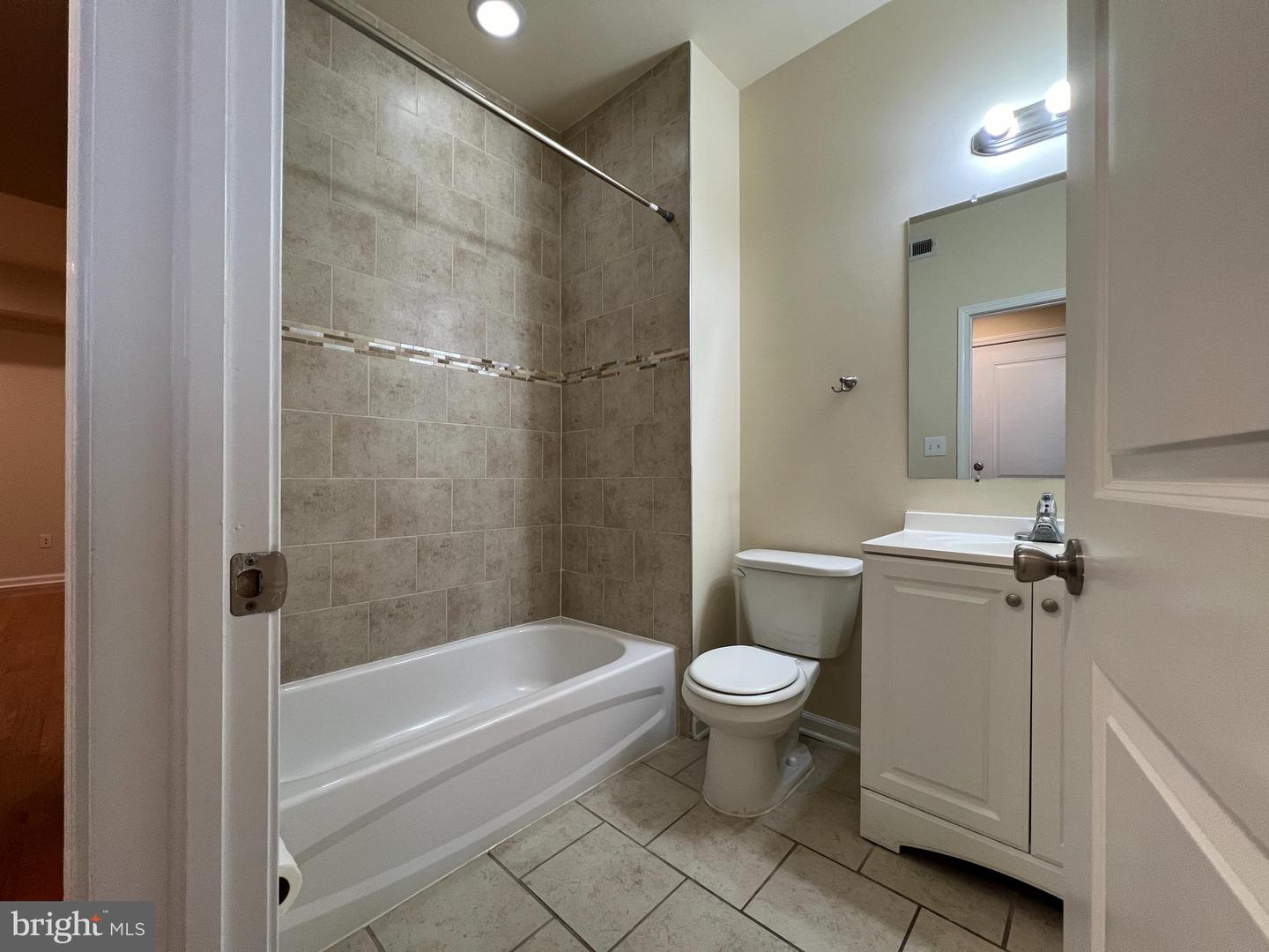 1516 W Diamond St #d Property Photo 7