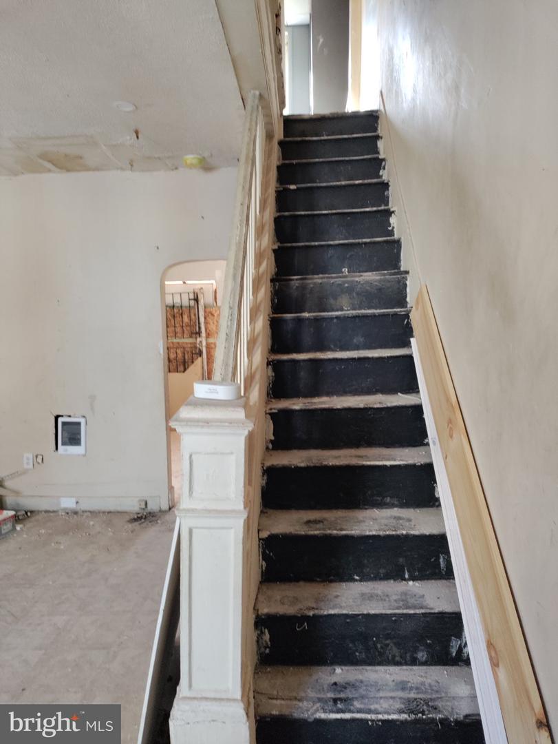 242 E Mayfield St Property Photo 10