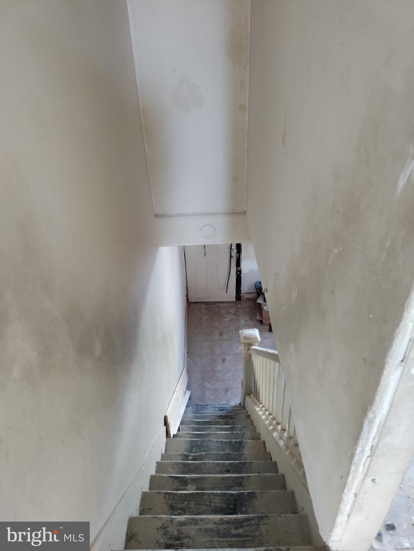 242 E Mayfield St Property Photo 11