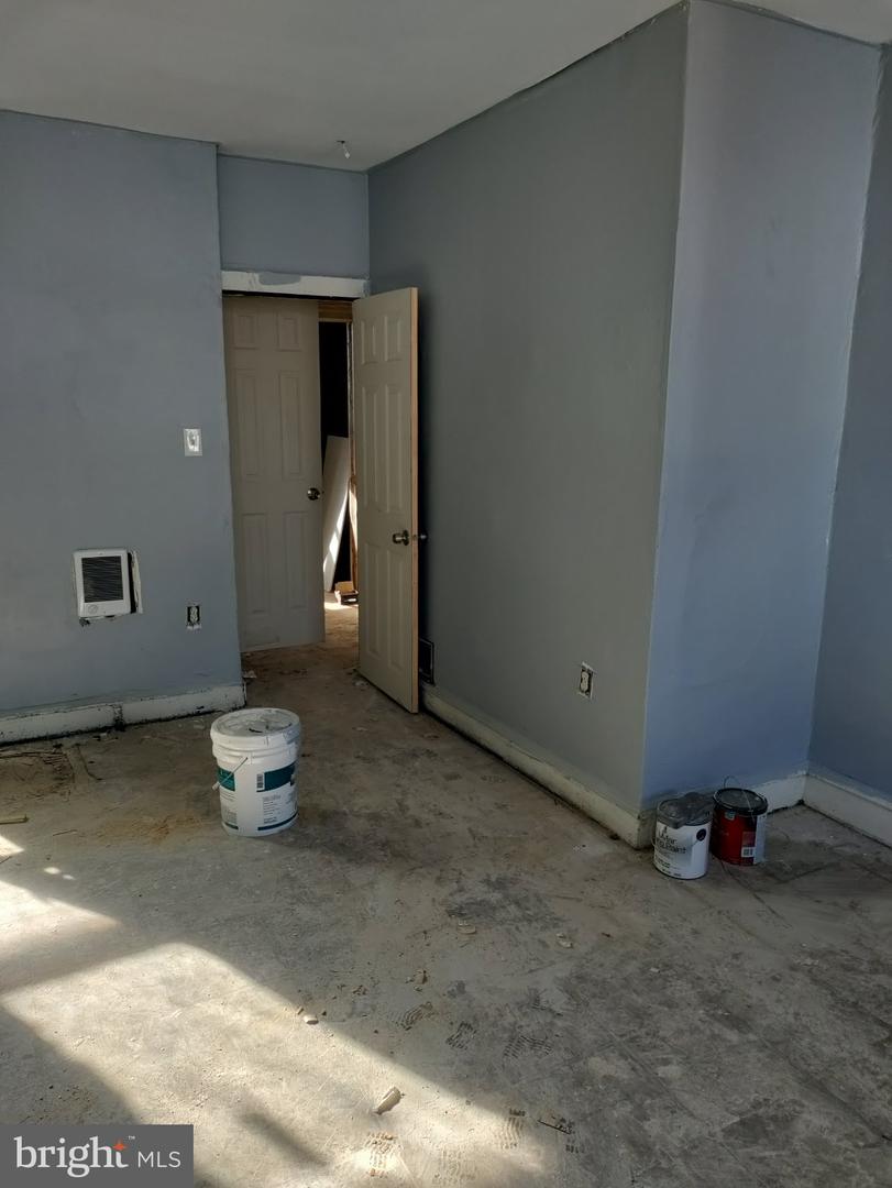242 E Mayfield St Property Photo 12