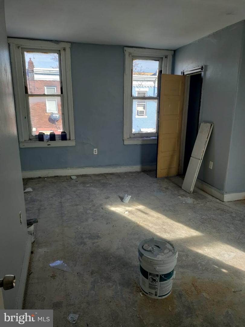 242 E Mayfield St Property Photo 14