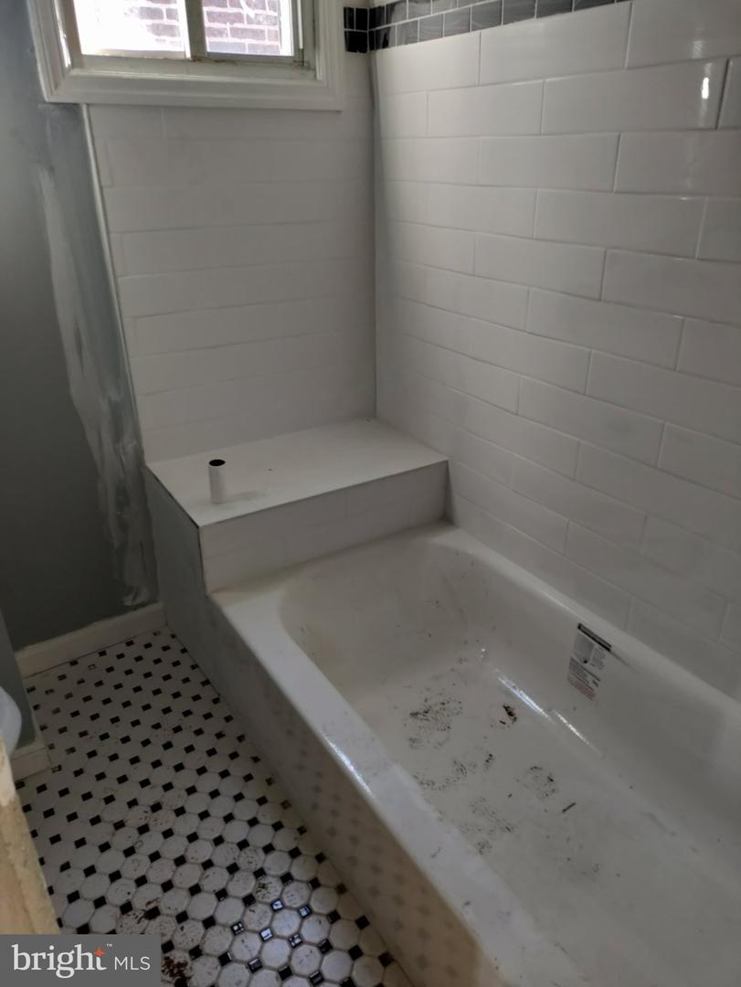 242 E Mayfield St Property Photo 17