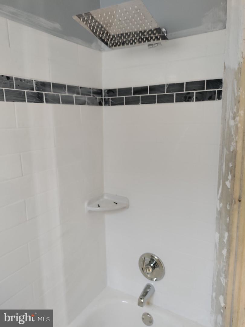 242 E Mayfield St Property Photo 18