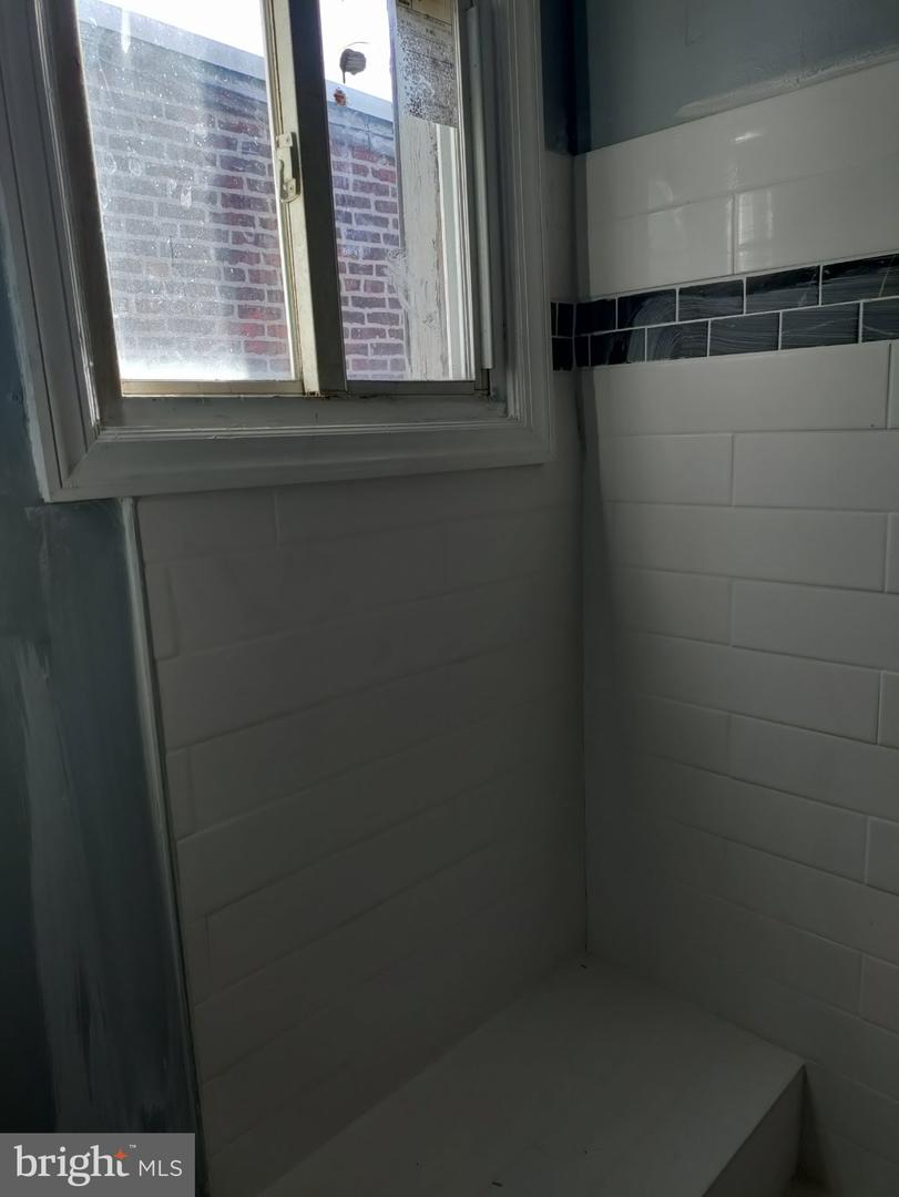 242 E Mayfield St Property Photo 19
