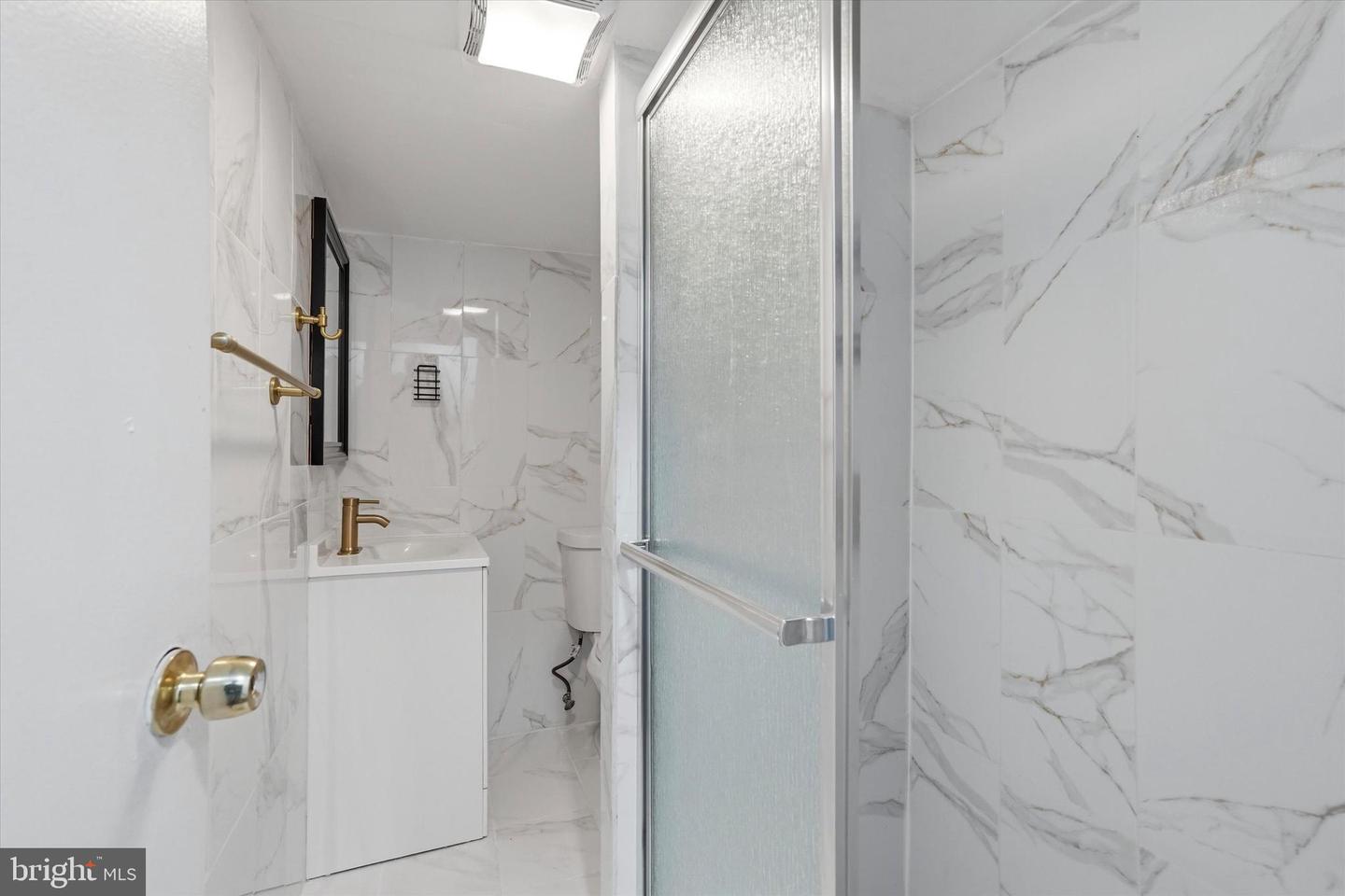 250 E Girard Ave #2 Property Photo 6