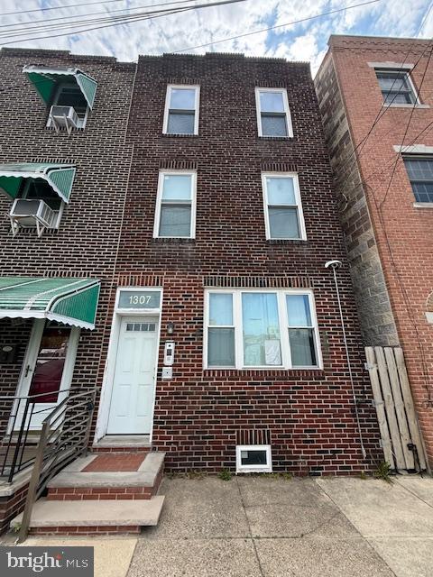 1307 E Moyamensing Ave Property Photo 1