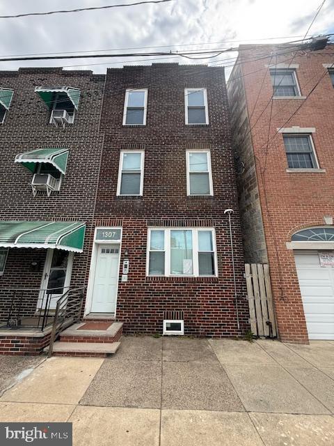 1307 E Moyamensing Ave Property Photo 2