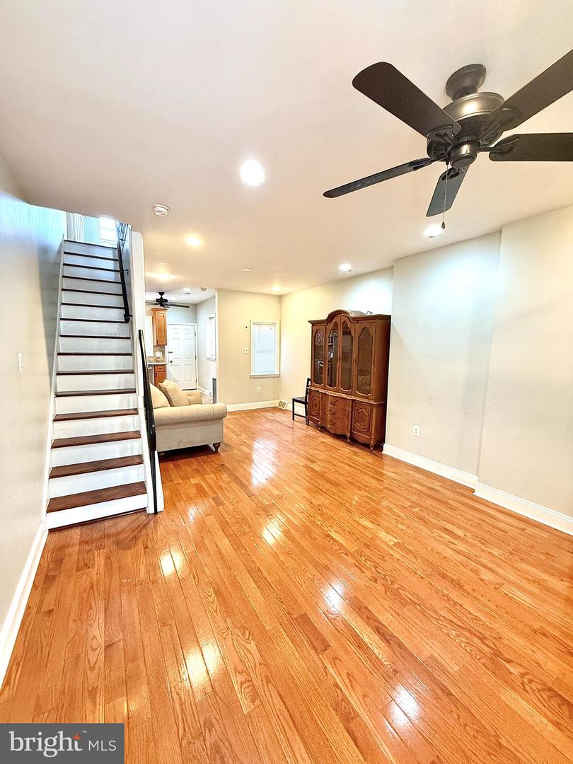 2207 S Hemberger St Property Photo 4