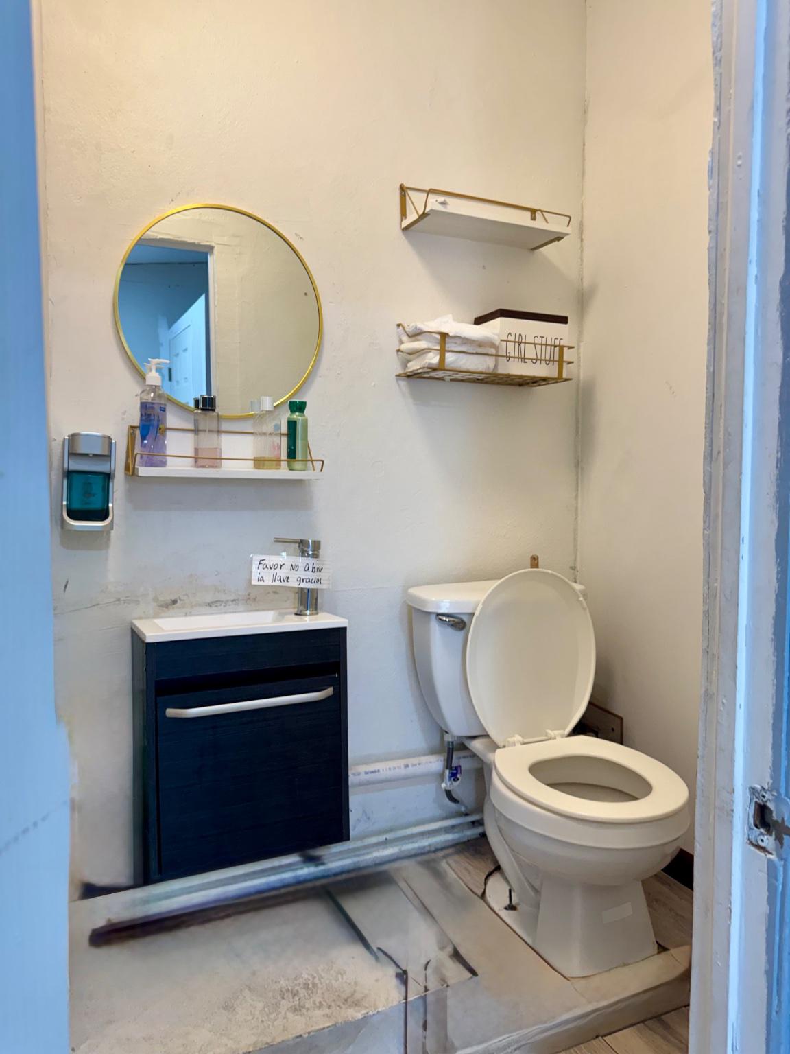 211 W Ontario St Property Photo 4