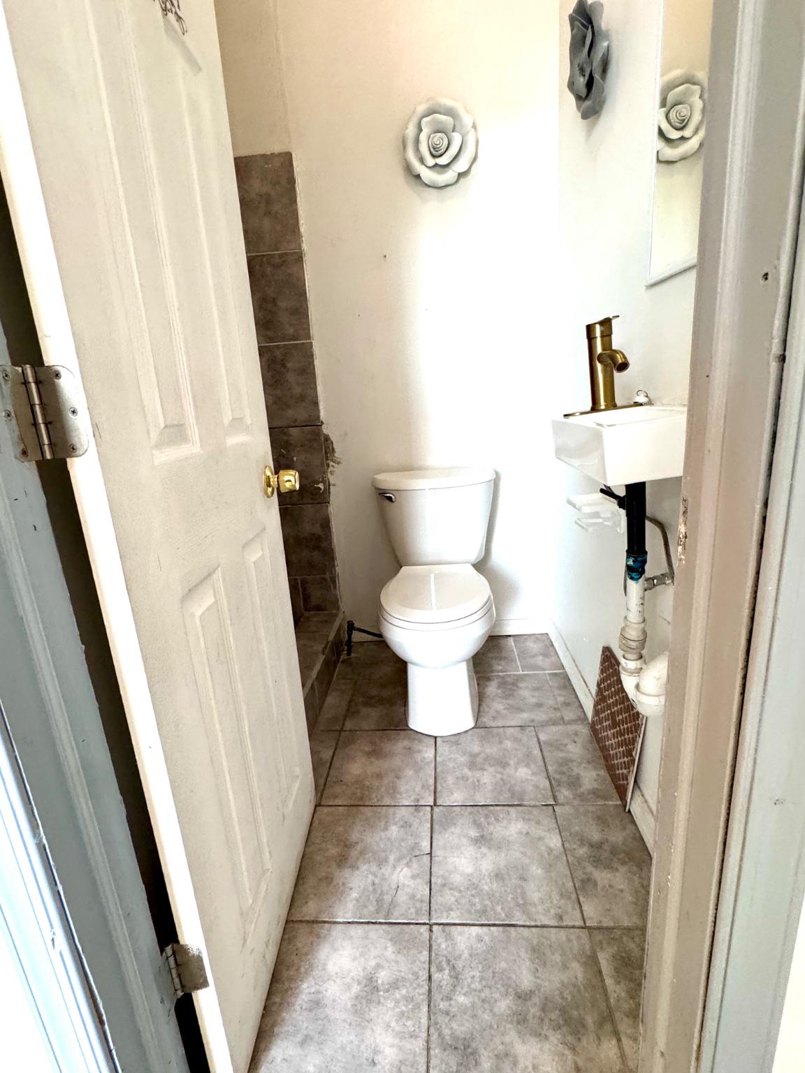 211 W Ontario St Property Photo 6