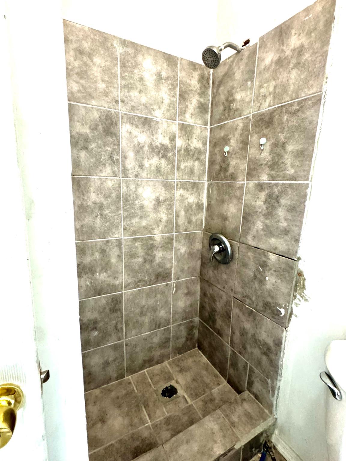 211 W Ontario St Property Photo 7