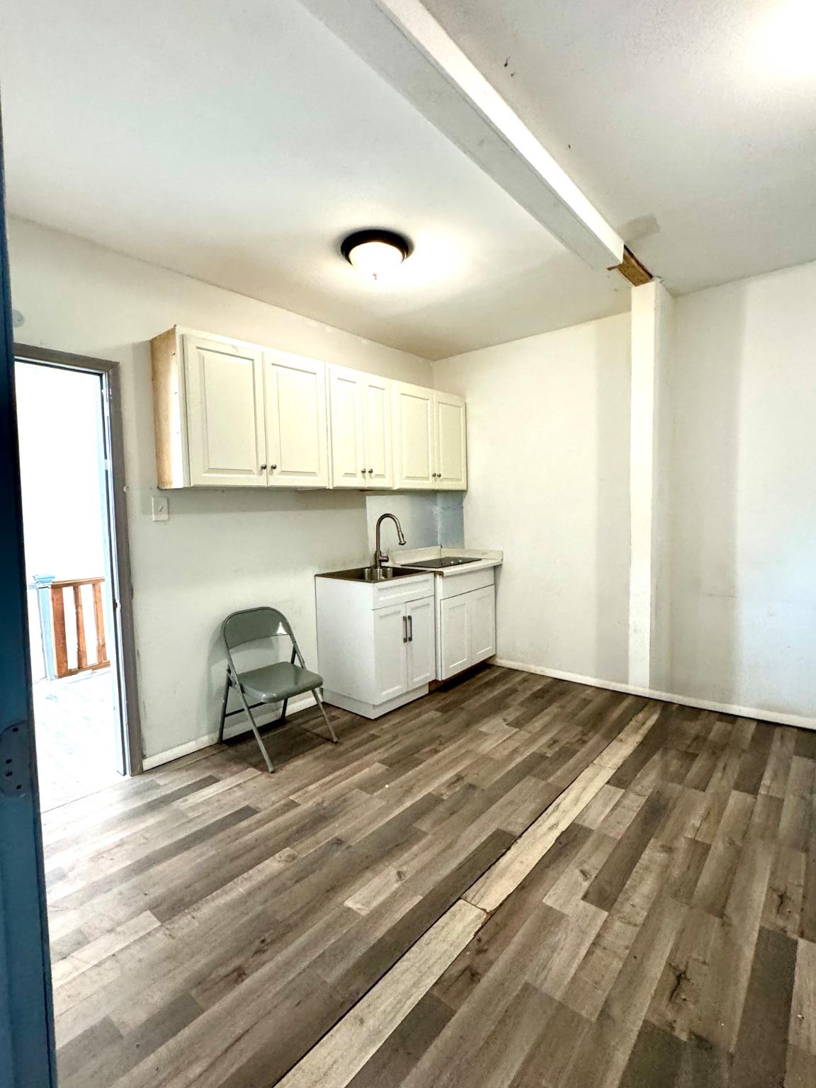 211 W Ontario St Property Photo 8