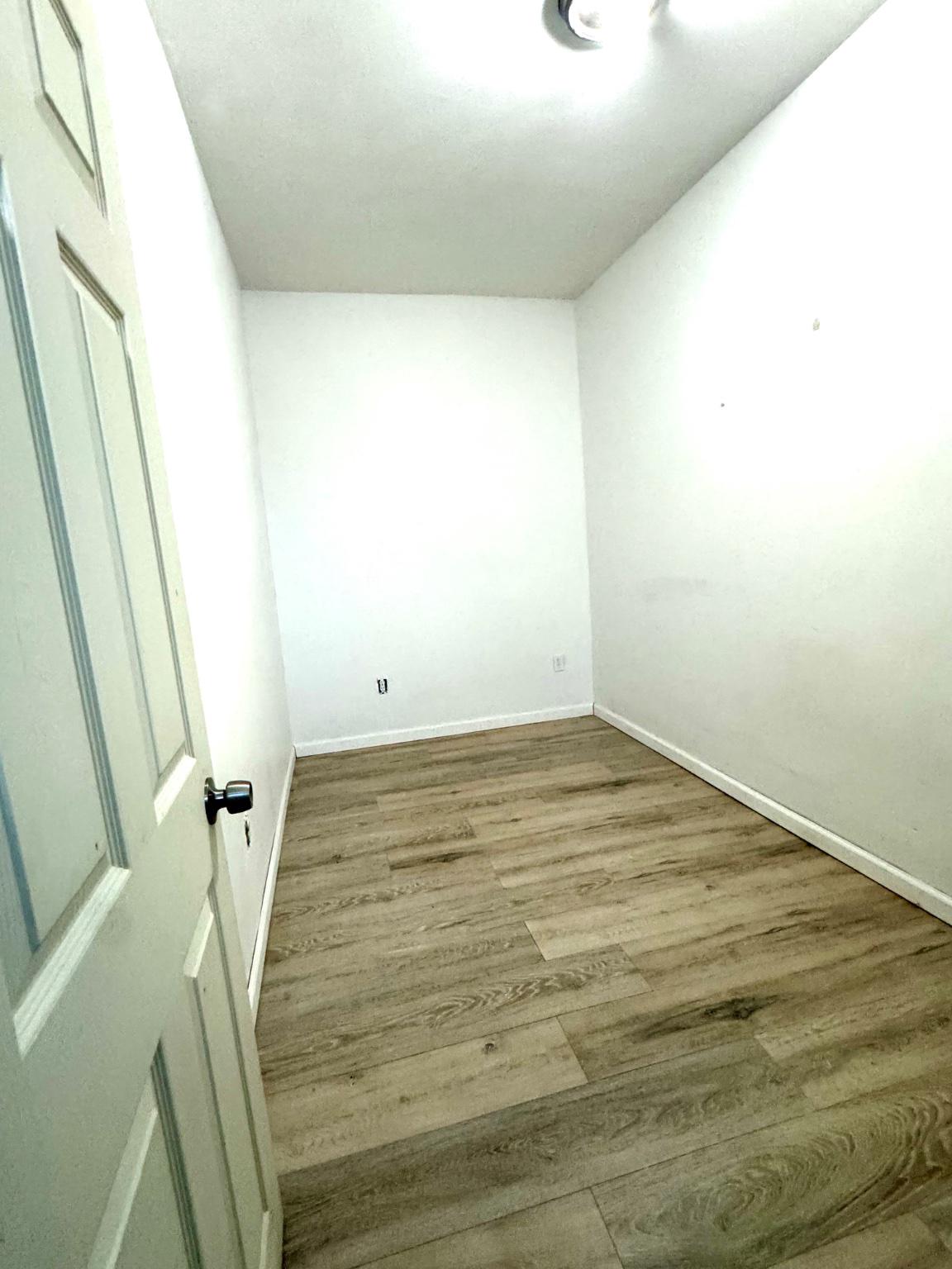 211 W Ontario St Property Photo 10