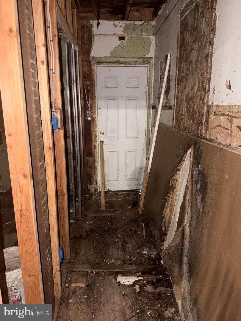 1846 E Monmouth St Property Photo 3