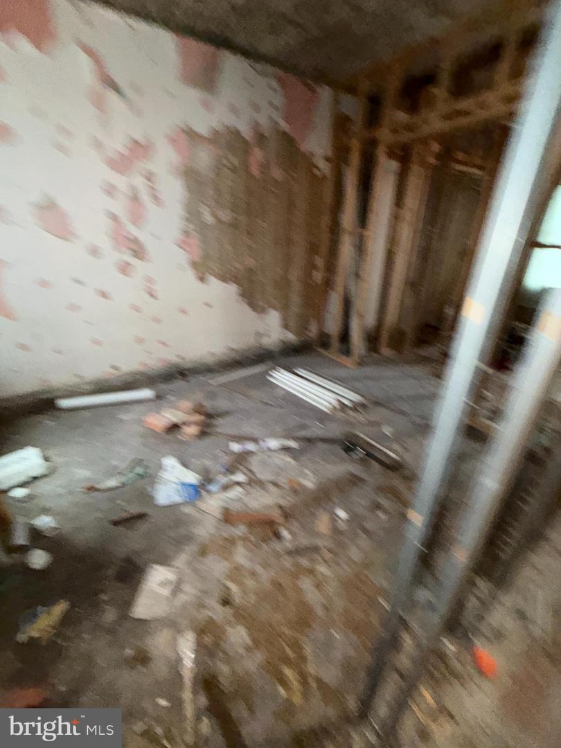 1846 E Monmouth St Property Photo 8
