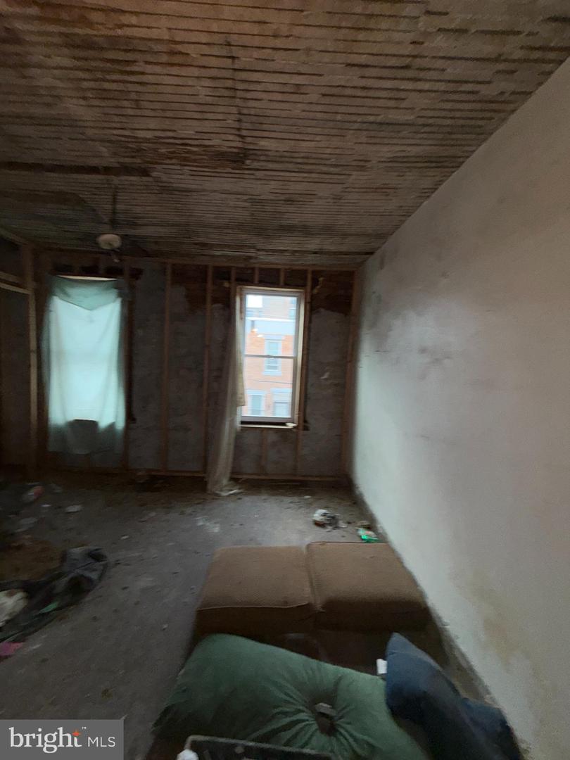 1846 E Monmouth St Property Photo 10