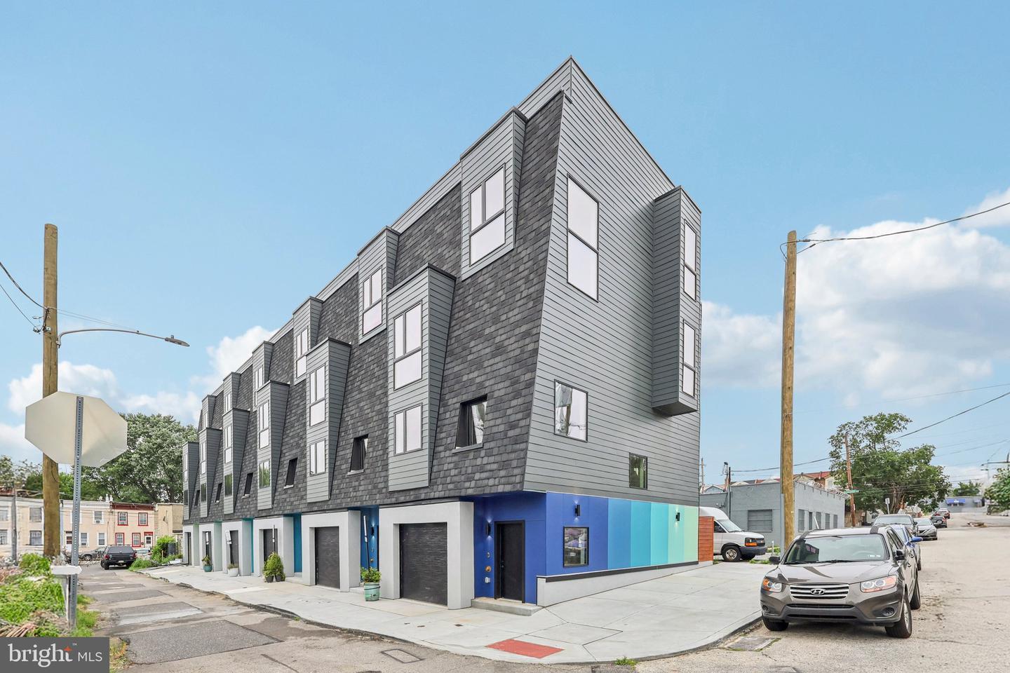 3411 W LIPPINCOTT ST Property Photo 1