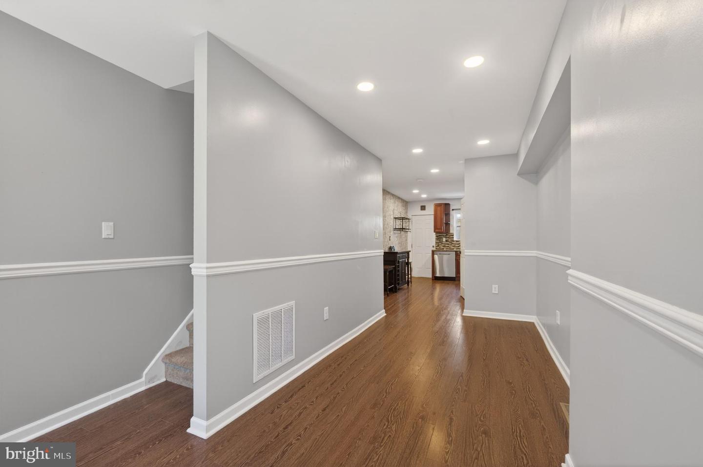 2211 E Harold St Property Photo 3