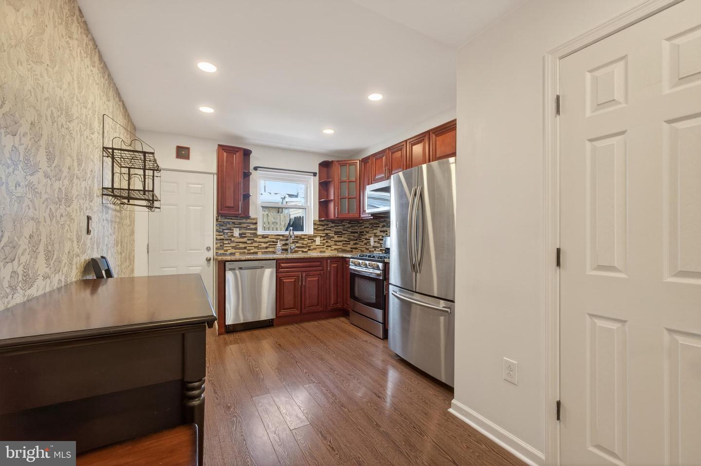 2211 E Harold St Property Photo 4