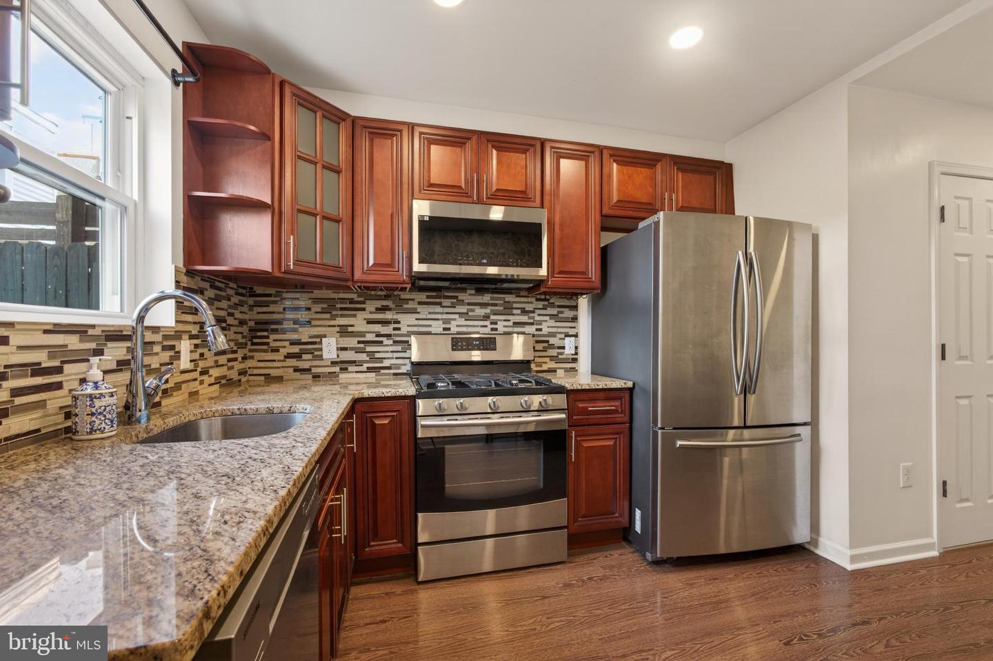 2211 E Harold St Property Photo 6