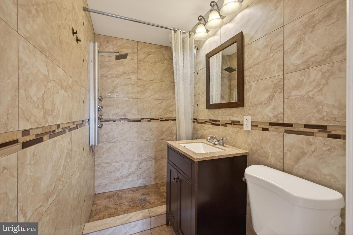 2211 E Harold St Property Photo 15