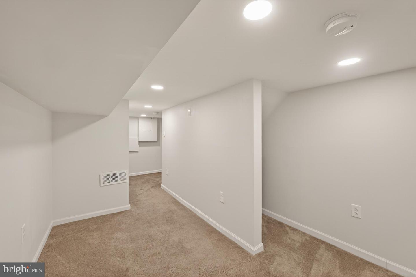 2211 E Harold St Property Photo 17