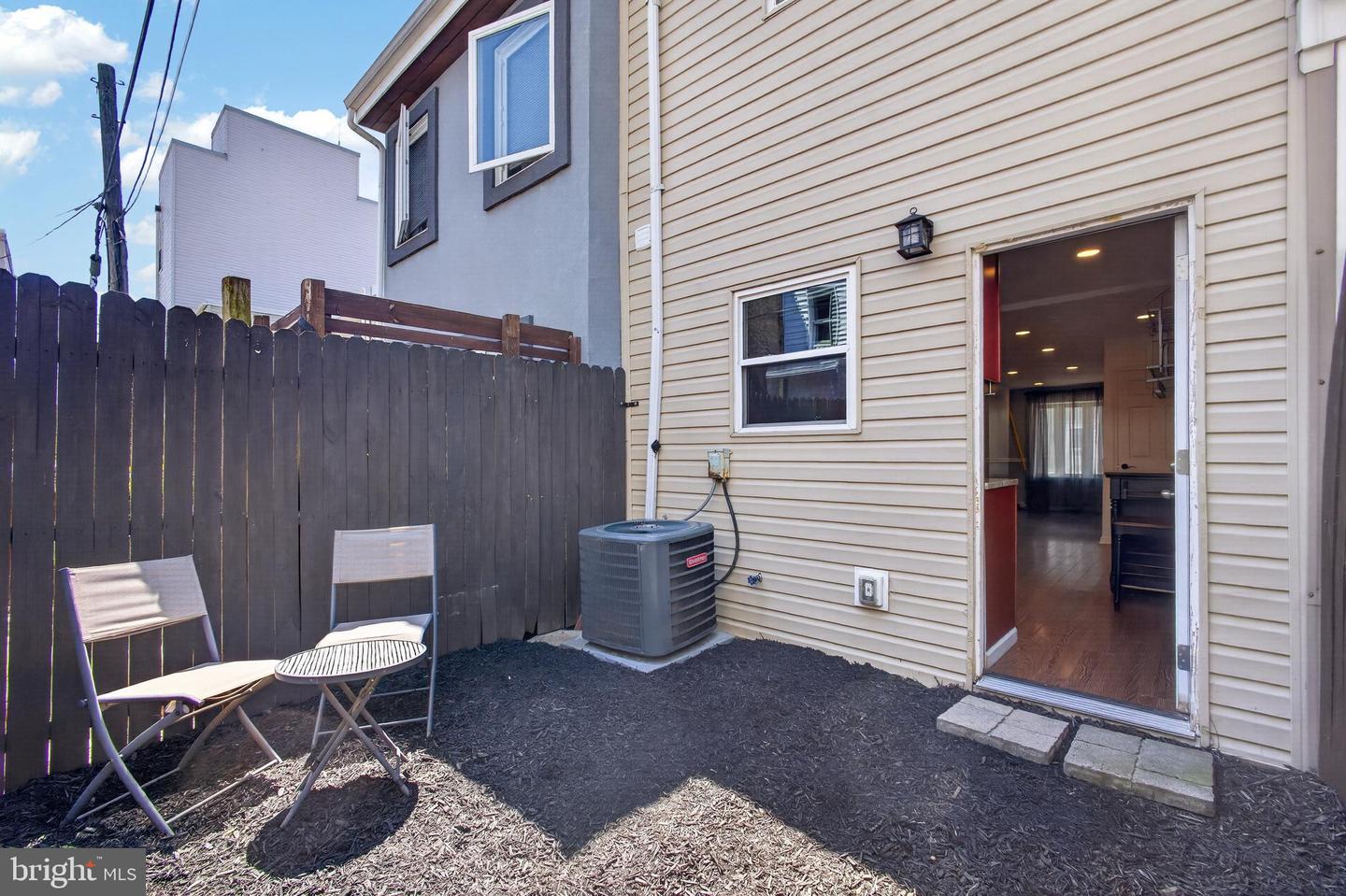 2211 E Harold St Property Photo 19
